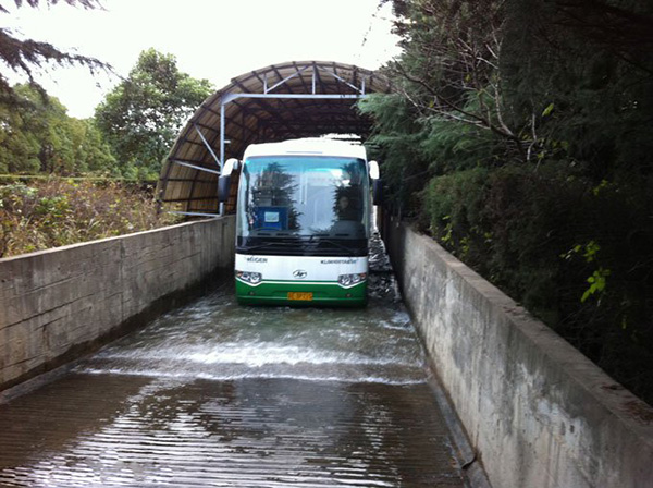 海格純電動大巴成國內(nèi)首款通過涉水實驗車型