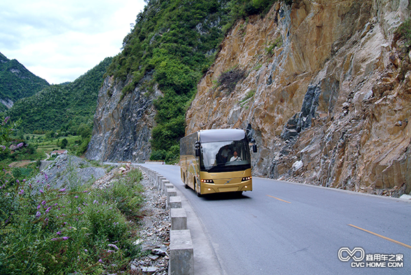 西沃客車 迎著春天 來(lái)一次說(shuō)走就走的旅行