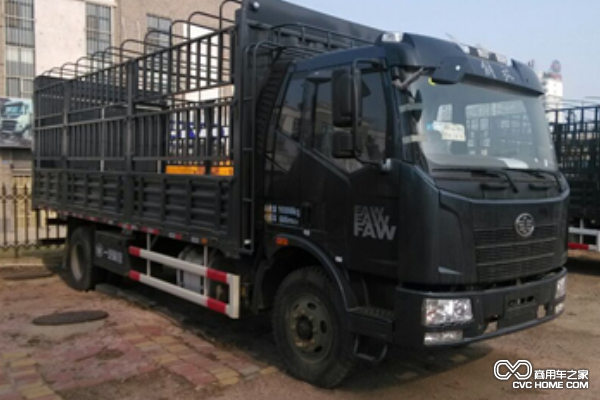 解放J6L4*2倉(cāng)柵式載貨車(chē)