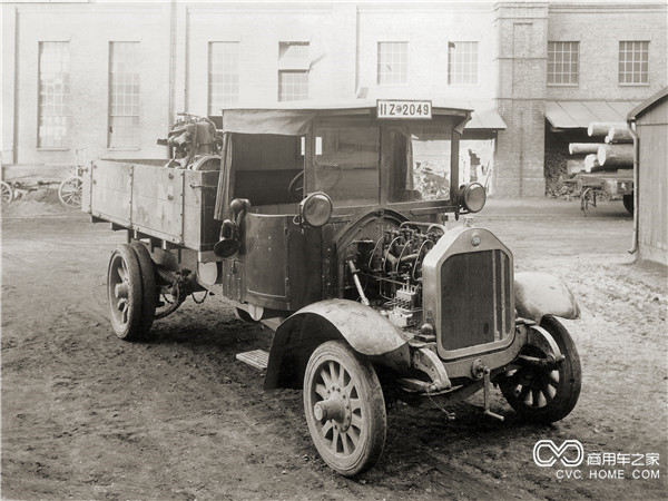 1924年，曼恩第一輛柴油直噴發(fā)動機卡車誕生。.jpg